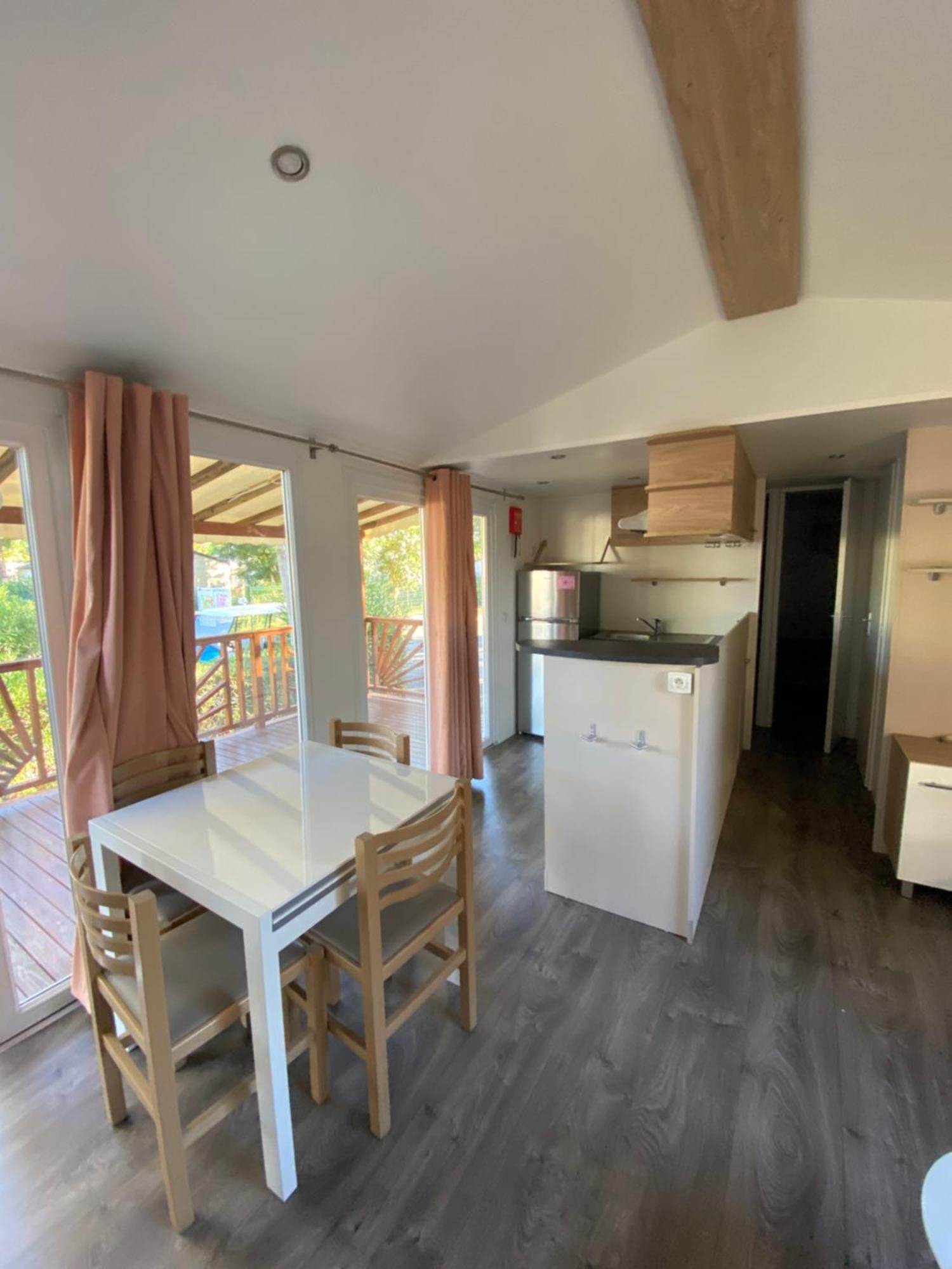 Mobhilomme La Carabasse Hotel Виас Екстериор снимка